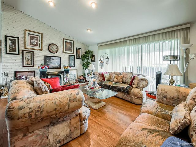 6775 Cedarbrook Drive, Bloomfield Hills, MI 48301