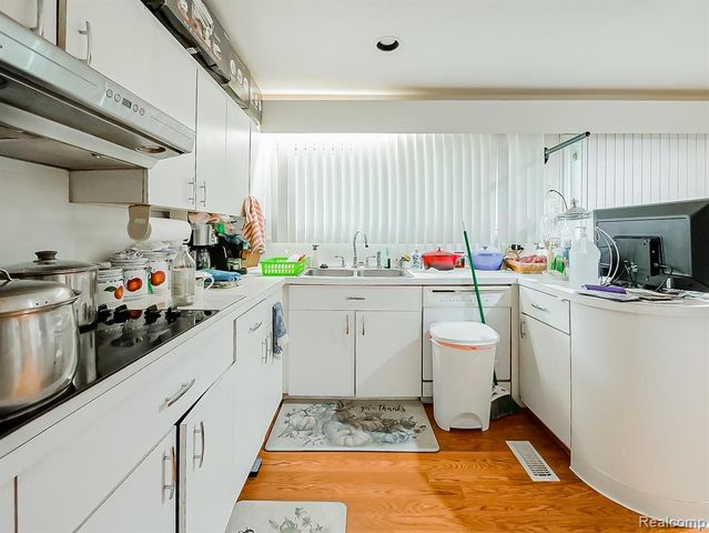 6775 Cedarbrook Drive, Bloomfield Hills, MI 48301