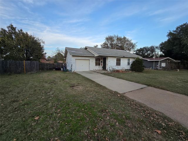 321 E Mustang Street, Crowley, TX 76036