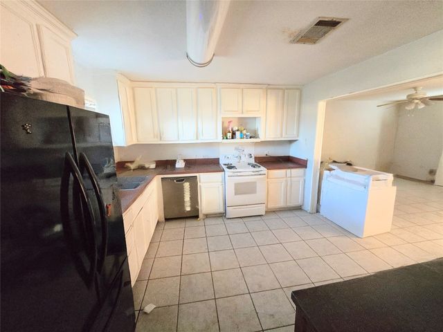 321 E Mustang Street, Crowley, TX 76036