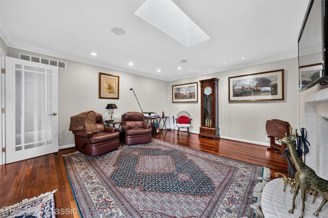 727 Arbor Court, Bloomfield Charter Township, MI 48304
