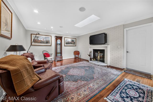 727 Arbor Court, Bloomfield Charter Township, MI 48304