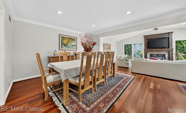 727 Arbor Court, Bloomfield Charter Township, MI 48304