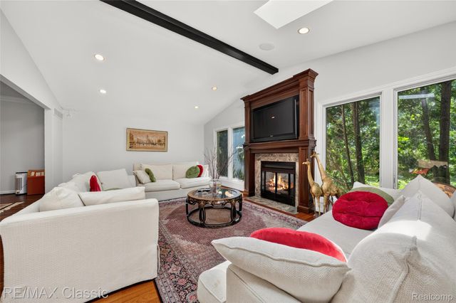 727 Arbor Court, Bloomfield Charter Township, MI 48304