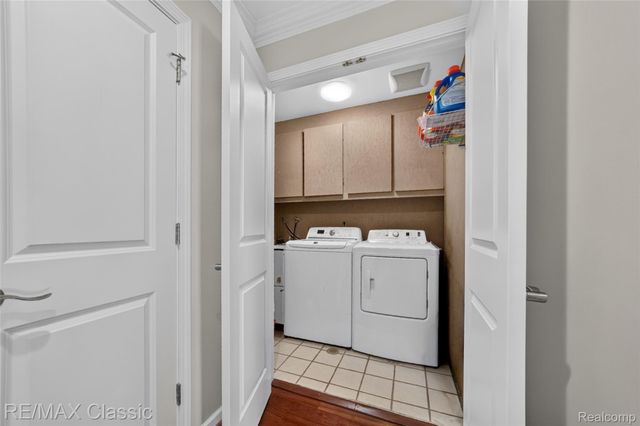727 Arbor Court, Bloomfield Charter Township, MI 48304
