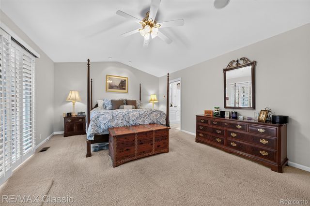727 Arbor Court, Bloomfield Charter Township, MI 48304