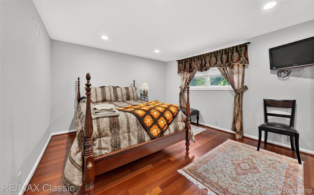 727 Arbor Court, Bloomfield Charter Township, MI 48304
