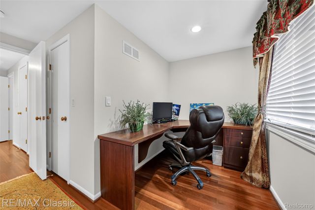 727 Arbor Court, Bloomfield Charter Township, MI 48304