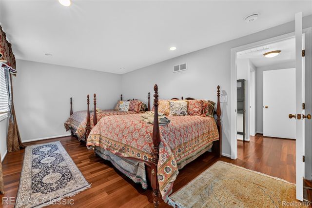 727 Arbor Court, Bloomfield Charter Township, MI 48304