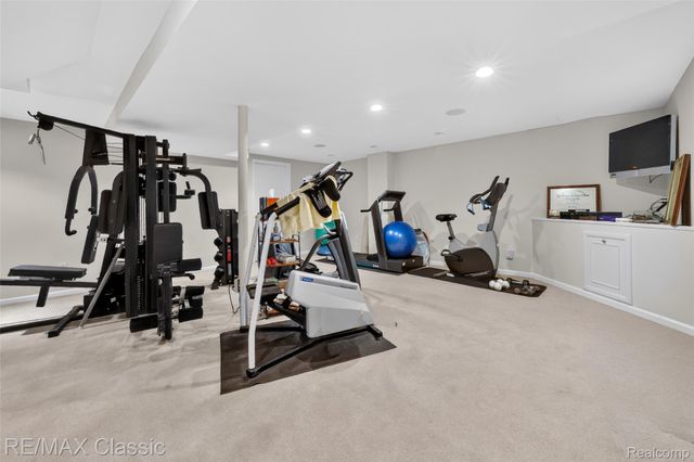 727 Arbor Court, Bloomfield Charter Township, MI 48304