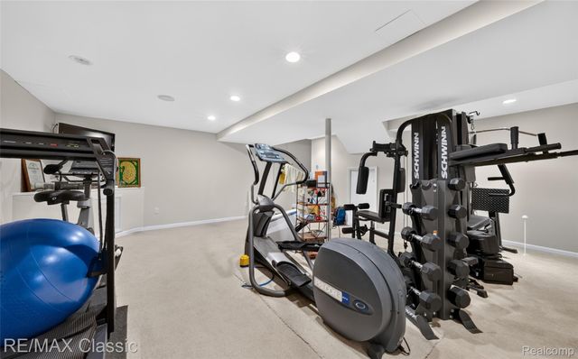727 Arbor Court, Bloomfield Charter Township, MI 48304