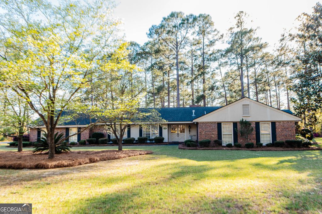 5207 Forest Lake Road, Eastman, GA 31023