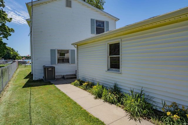 9380 E 430 S, Wolcottville, IN 46795