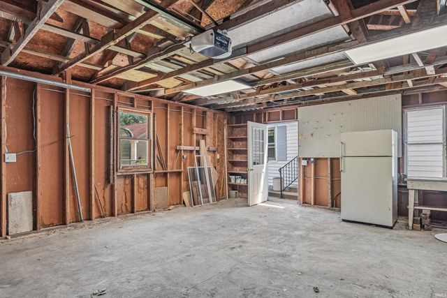 9380 E 430 S, Wolcottville, IN 46795