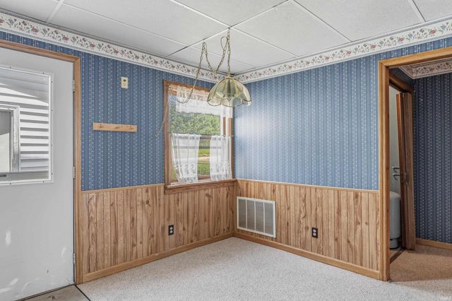 9380 E 430 S, Wolcottville, IN 46795