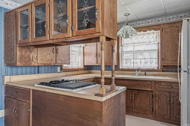 9380 E 430 S, Wolcottville, IN 46795