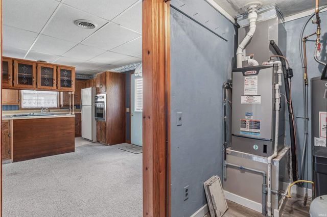 9380 E 430 S, Wolcottville, IN 46795