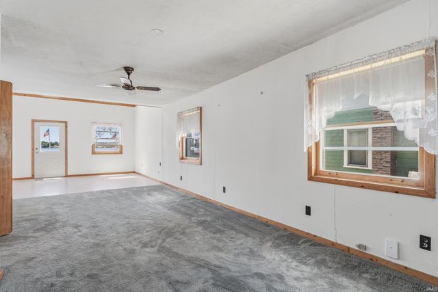 9380 E 430 S, Wolcottville, IN 46795