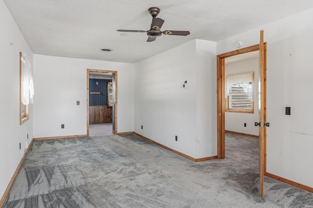 9380 E 430 S, Wolcottville, IN 46795