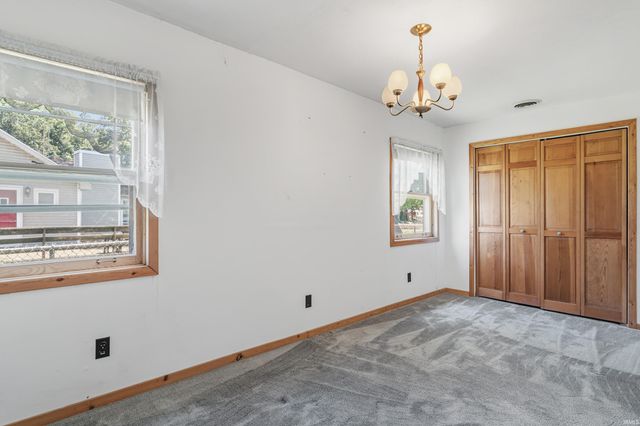 9380 E 430 S, Wolcottville, IN 46795