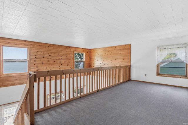 9380 E 430 S, Wolcottville, IN 46795