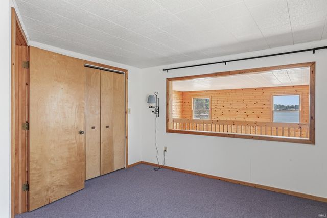 9380 E 430 S, Wolcottville, IN 46795