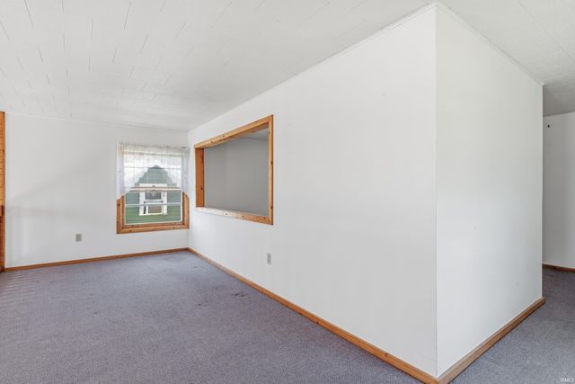 9380 E 430 S, Wolcottville, IN 46795