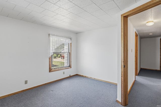 9380 E 430 S, Wolcottville, IN 46795