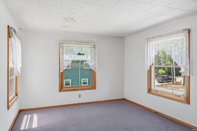9380 E 430 S, Wolcottville, IN 46795