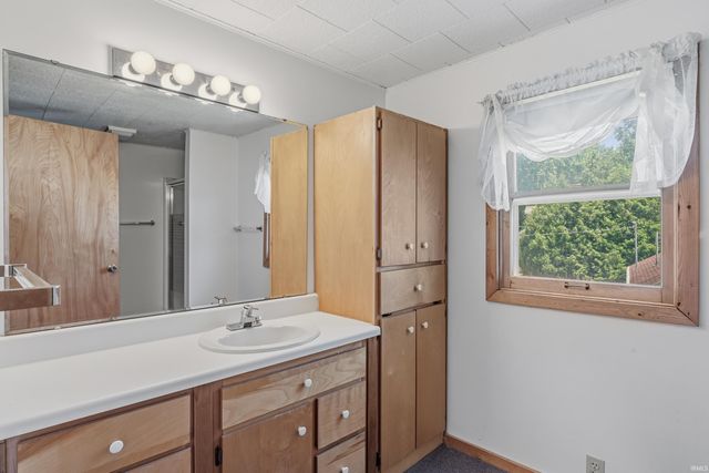 9380 E 430 S, Wolcottville, IN 46795