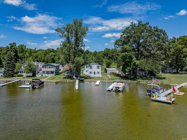 9380 E 430 S, Wolcottville, IN 46795