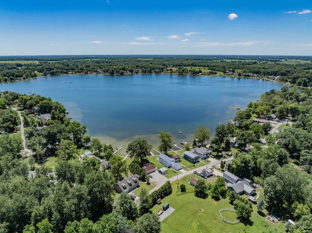9380 E 430 S, Wolcottville, IN 46795
