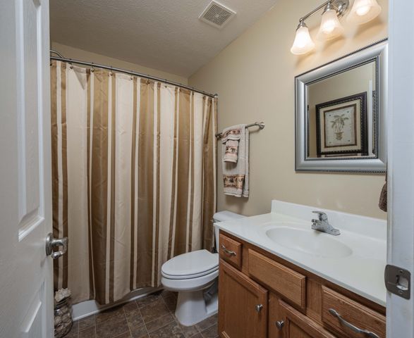 42 Auburn Hills Dr, Woodbury, TN 37190