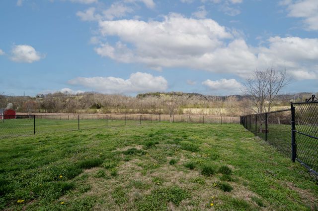 42 Auburn Hills Dr, Woodbury, TN 37190