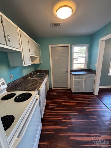 100 Milton Rd, Pensacola, FL 32507