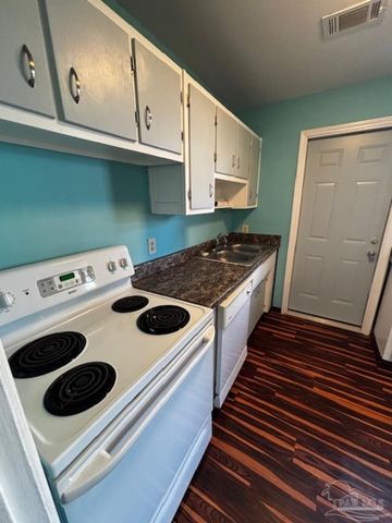 100 Milton Rd, Pensacola, FL 32507