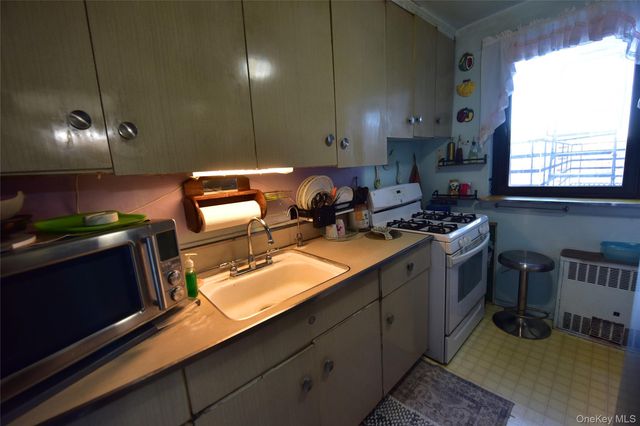 87-50 204 Street A68, Hollis, NY 11423