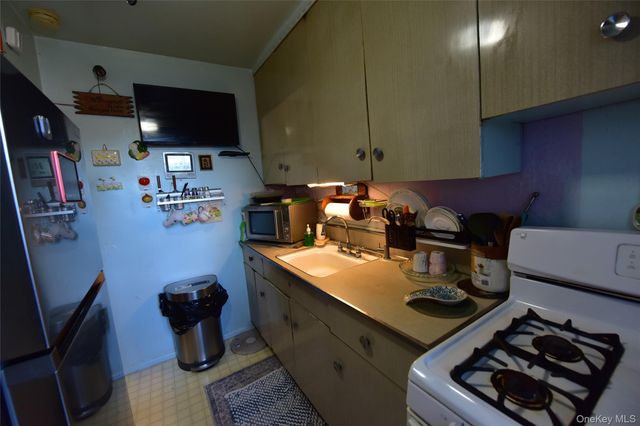 87-50 204 Street A68, Hollis, NY 11423