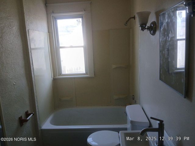 811 Collins Street, Toledo, OH 43610