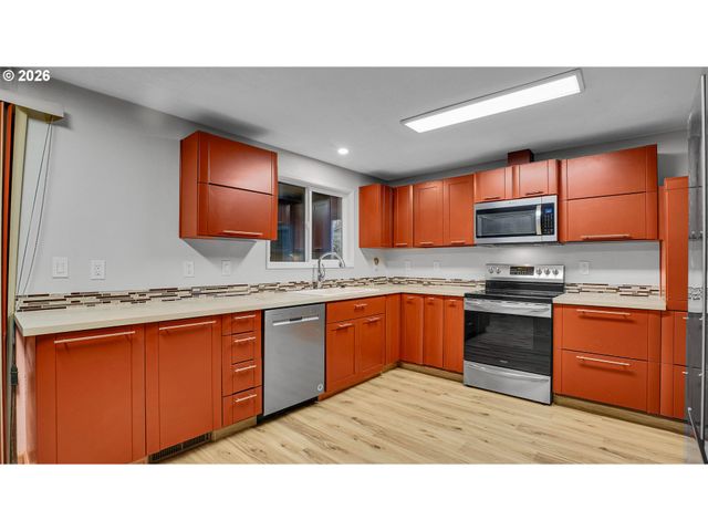 16318 Ne FARGO St, Portland, OR 97230