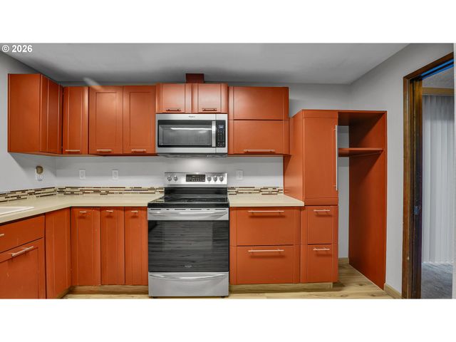 16318 Ne FARGO St, Portland, OR 97230