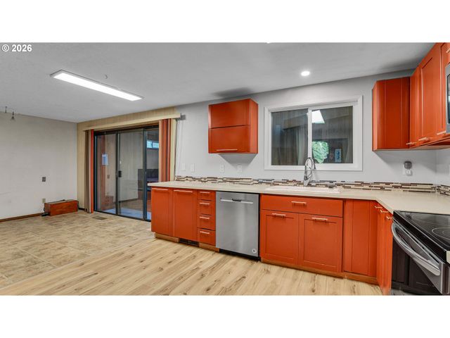 16318 Ne FARGO St, Portland, OR 97230