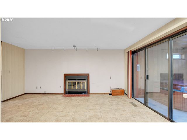 16318 Ne FARGO St, Portland, OR 97230