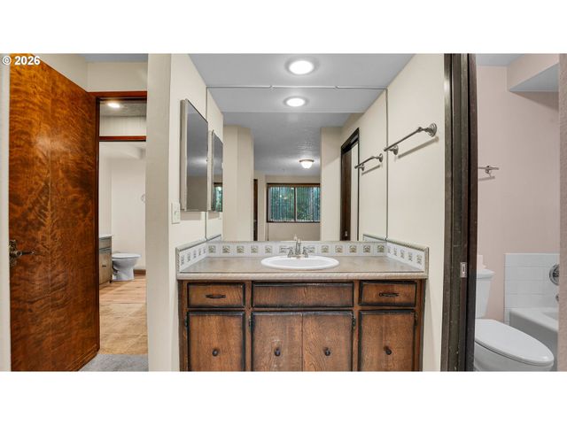 16318 Ne FARGO St, Portland, OR 97230