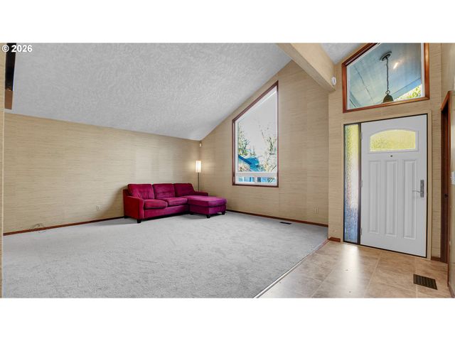 16318 Ne FARGO St, Portland, OR 97230