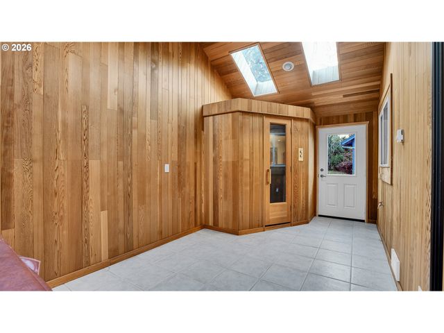 16318 Ne FARGO St, Portland, OR 97230