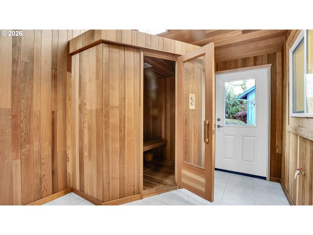 16318 Ne FARGO St, Portland, OR 97230