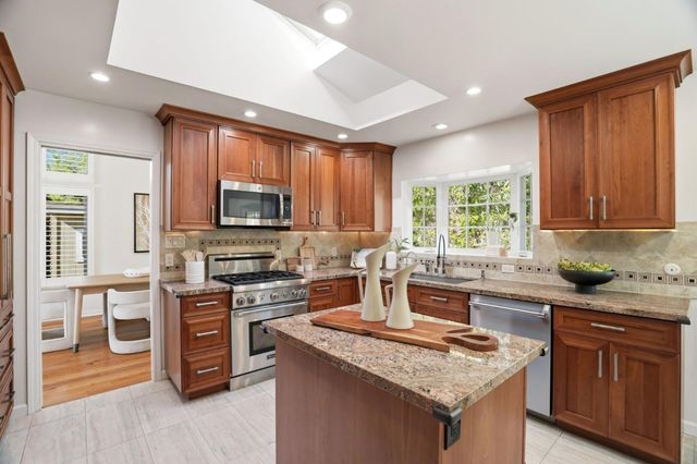 1315 Bright Oaks Court, Los Altos, CA 94024