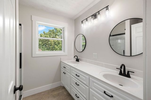 1708 Deer Hollow Dr, Lawrenceburg, TN 38464
