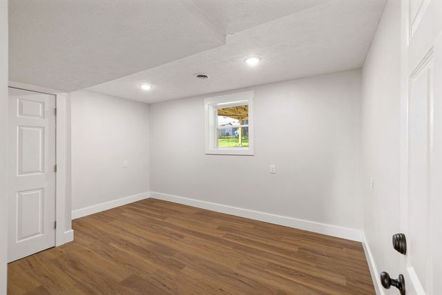 1708 Deer Hollow Dr, Lawrenceburg, TN 38464